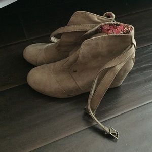 Beige booties!