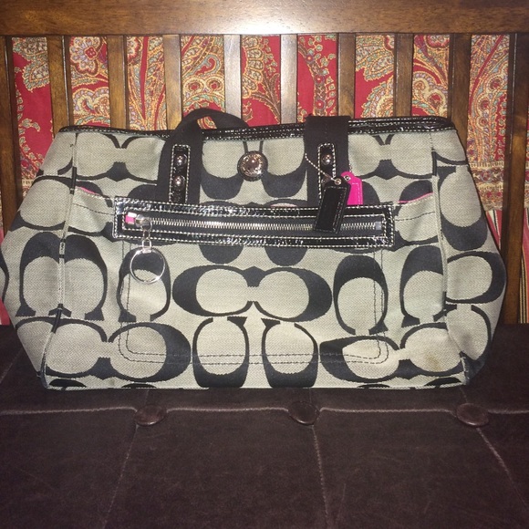 Lightly used Coach bag!