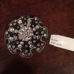 Premier Designs Ruffles brooch