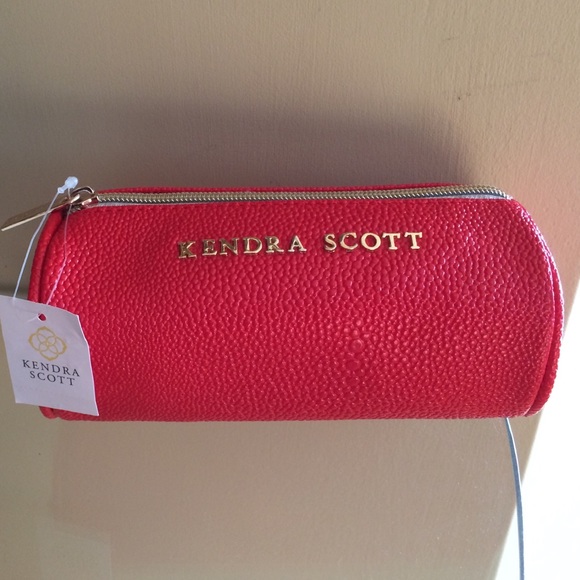Kendra Scott Handbags - Kendra Scott Red Everyday Zip Away Travel Bag. NWT
