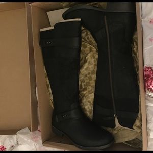 NWT!! Authentic UGG Dayle boots! 🙀🙀🙀