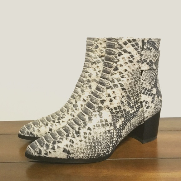 ❌SOLD❌Stuart Weitzman Banjosvelt Booties