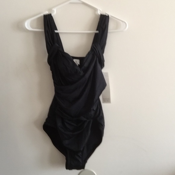 Black one piece swim suit 💋👙🌞🌴🏊🏼