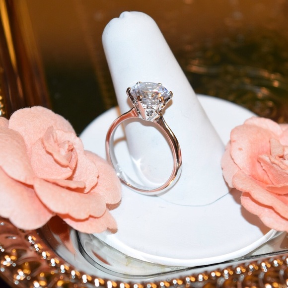 Jewelry - .925 SS Classic Engagement Ring