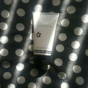 Daisy Luminous Body Lotion