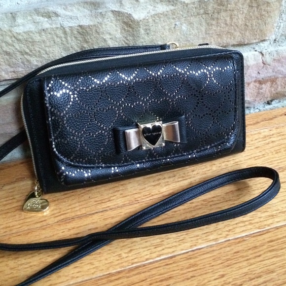 Betsey Johnson crossbody/clutch✨ - Picture 1 of 4