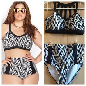 ⚪️F21 Black & White High Waisted Bikini⚪️