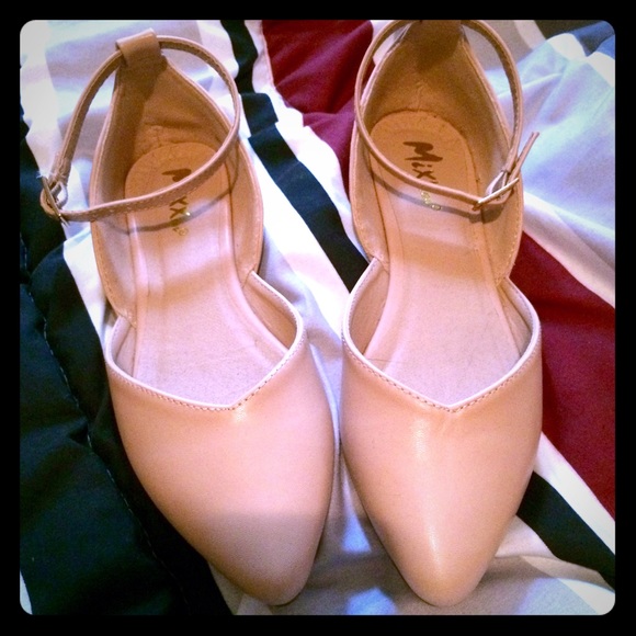 Nude flats