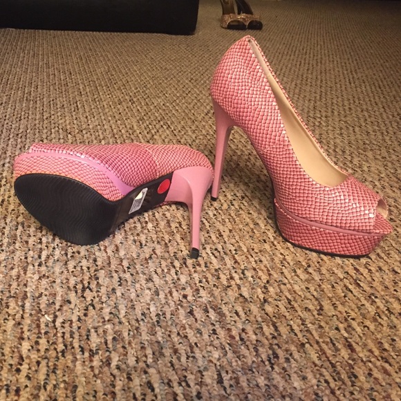 Open-toe pink faux lizardskin👠 - Picture 3 of 3