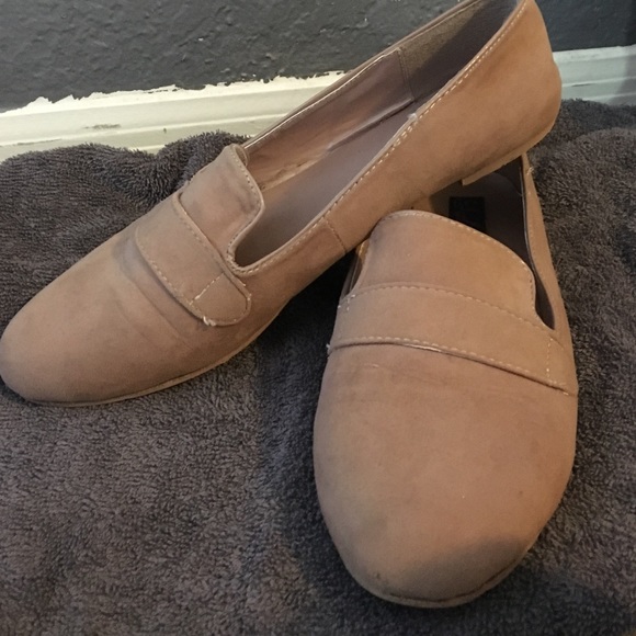 Nude Loafers! - Picture 2 of 2