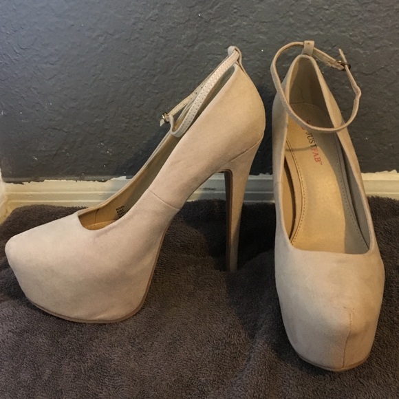 Nude Mary Jane Pumps! Interchangeable straps! - Picture 2 of 4