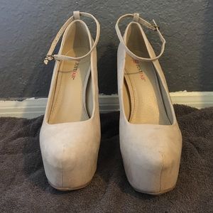 Nude Mary Jane Pumps! Interchangeable straps!