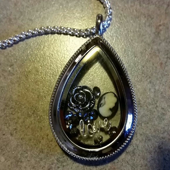 Origami Owl tear drop locket and chain