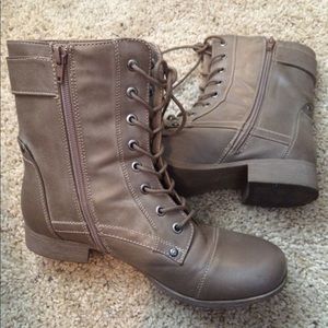 Adorable GUESS boots, gently worn