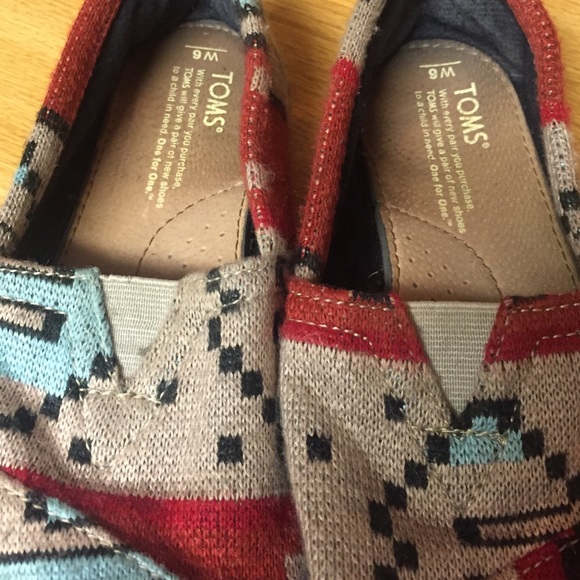 Cute unique toms :) - Picture 3 of 3