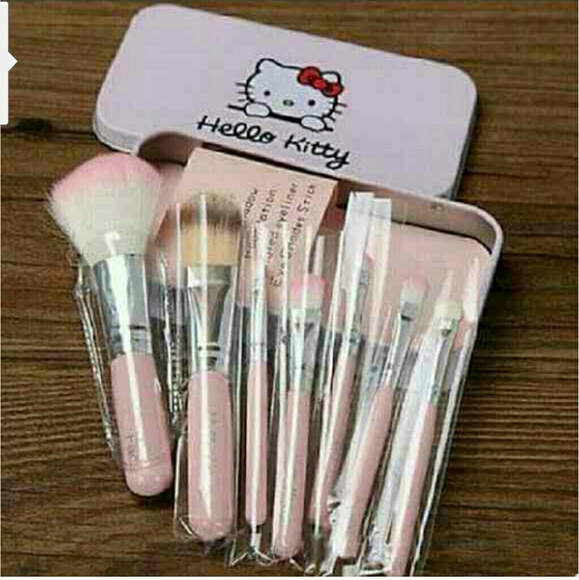 💕Hello Kitty 💕Makeup 💕 Brushes NIB💕