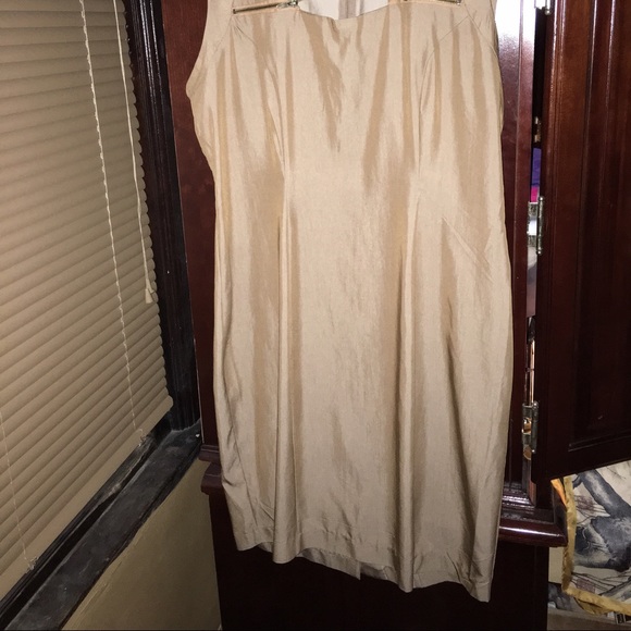 Spring dress - Picture 3 of 4