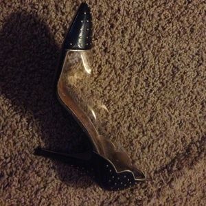 Vintage leather pumps