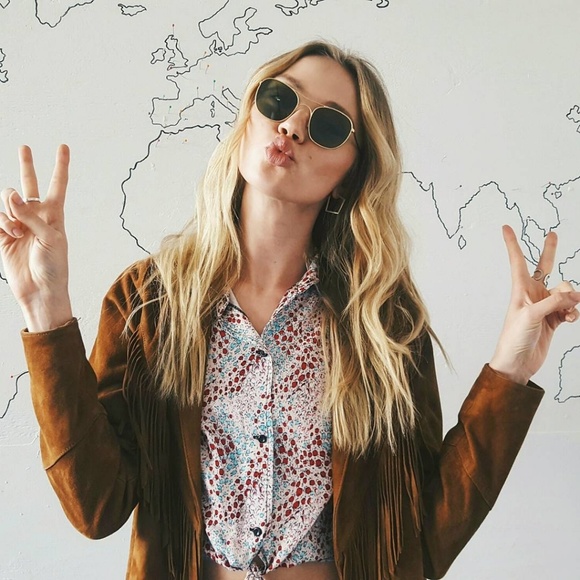 Meet your Posher, Kelsi! - Picture 2 of 4