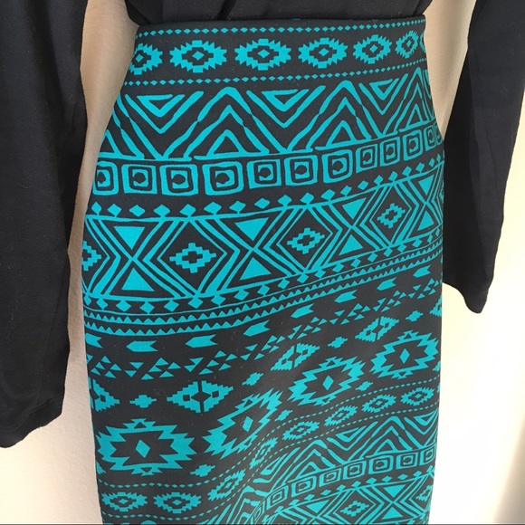 *NWT* Aztec Body Con Skirt - Picture 3 of 3