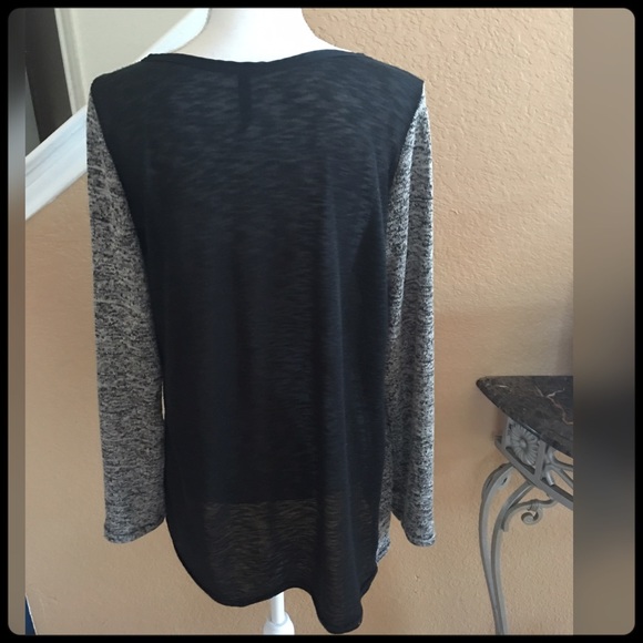 ✨BLACK & GREY TOP✨ - Picture 2 of 3