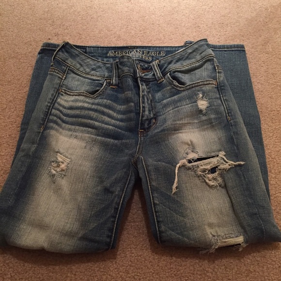 🚫SOLD🚫 Destroyed AE cropped boyfriend jeans - Picture 3 of 4