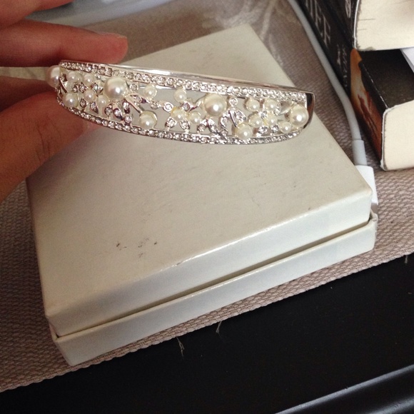 Silver & Pearls Bracelet