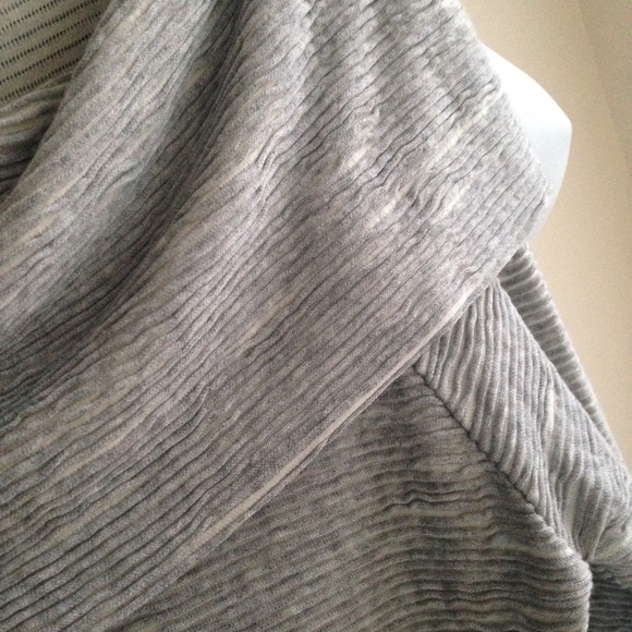 Anthropologie Dolan Grey Cowl Neck Sweater Top XS - Picture 3 of 3