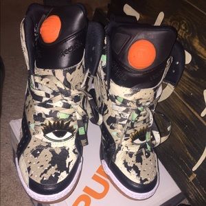 These are some very nice sneakers and comfortable!