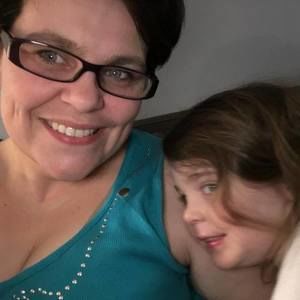 Meet your Posher, Lora