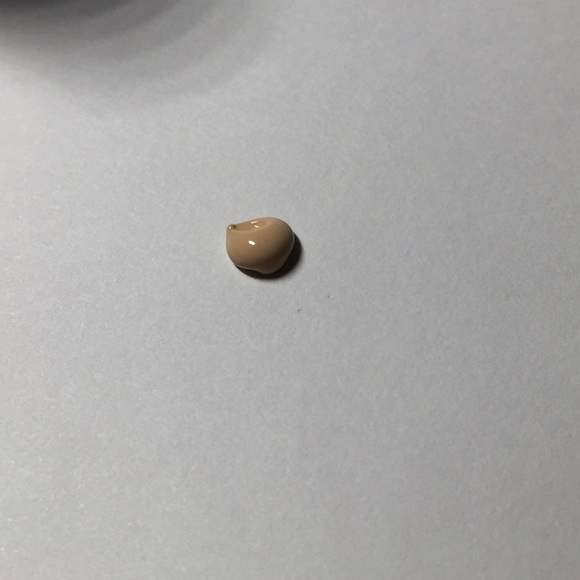 BECCA Ultimate Coverage Foundation - Shell - Picture 4 of 4