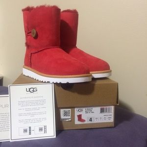 🚫SOLD🚫NIB RED UGG BAILEY BUTTON BOOTS