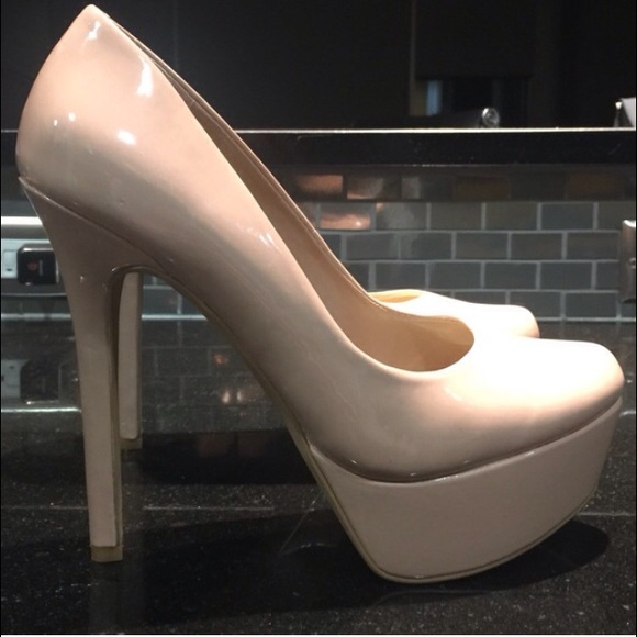 Jessica Simpson nude heels