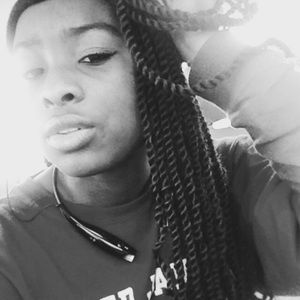 Meet your Posher, Caitlin