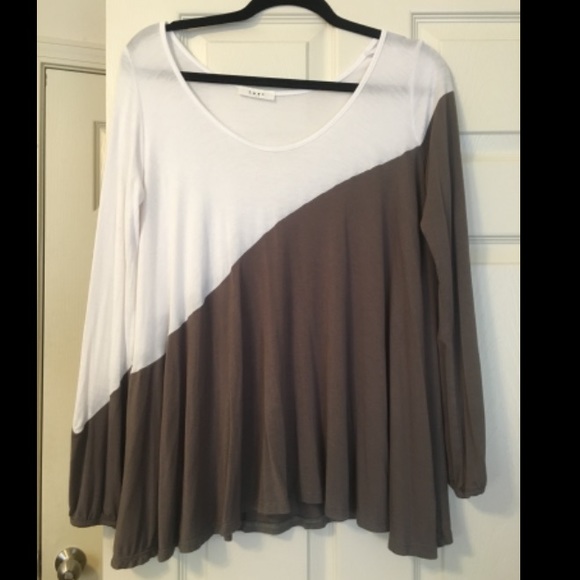luxe usa Tops - Shop Hope's White / Dark Mocha Flowy Tunic