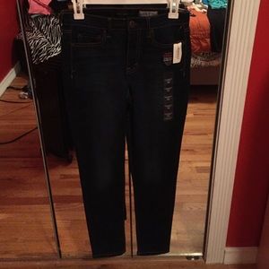 Dark wash high waisted jeans