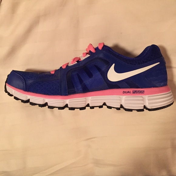 NIKE Dual Fusion ST2 running shoe - never worn!!
