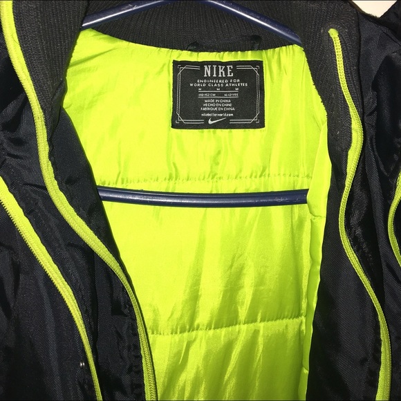 Authentic Nike Heavy Winter Jacket - Picture 4 of 4