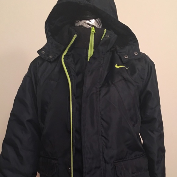 Authentic Nike Heavy Winter Jacket - Picture 2 of 4