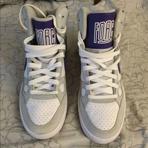 SOLD 🚫 Nike high tops