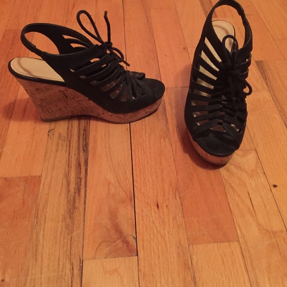 Black wedges
