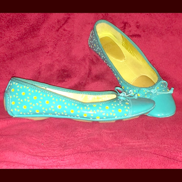 🌷Cute cutout Mootsies Tootsies loafers/flats.🌷