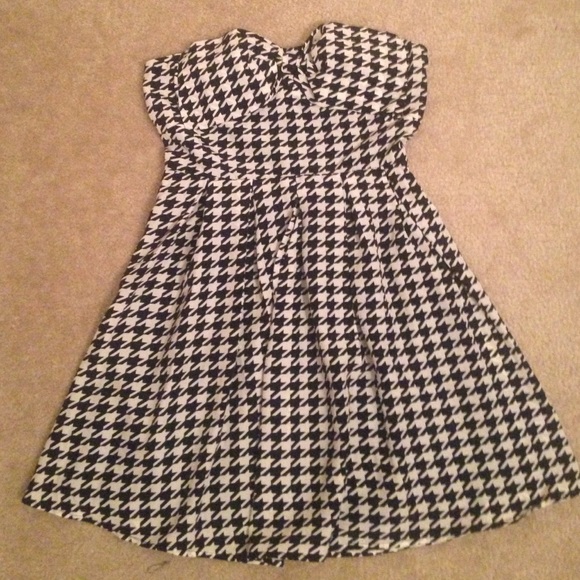 New Black and white dress