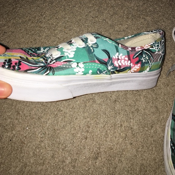 vans - Picture 2 of 3