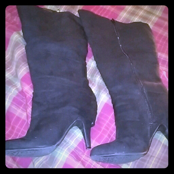 Like new! Fergi boots!