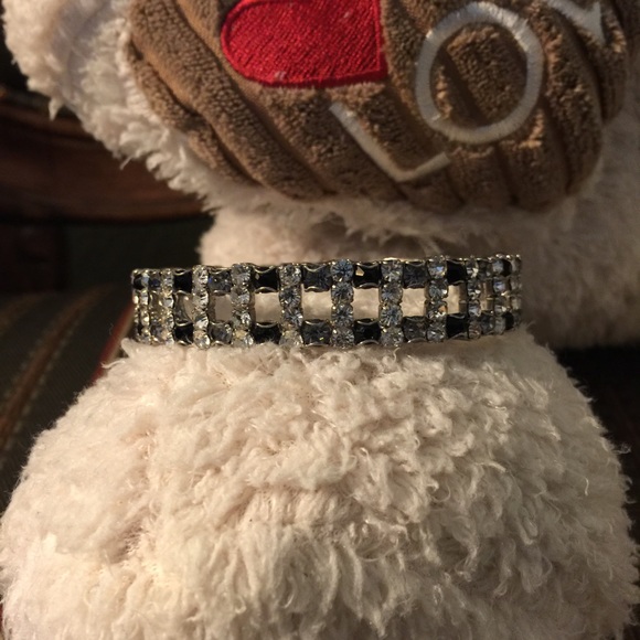 Black and clear Diamond like bracelet - Picture 2 of 3