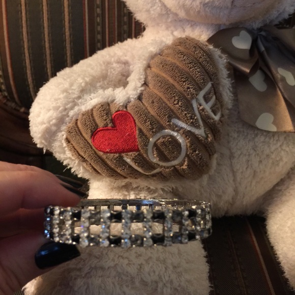 Black and clear Diamond like bracelet - Picture 3 of 3