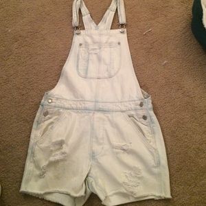 American Eagle light wash short overalls