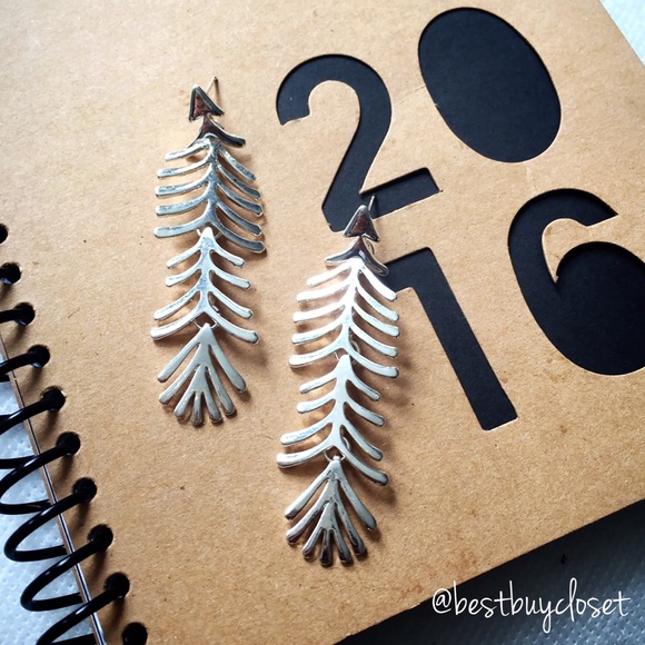 Jewelry - CLEAN-OUT_Silver Tone Bone Dangle Earring