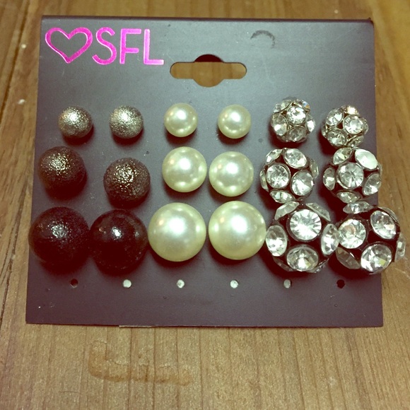 9 pairs of earrings❤️NWT